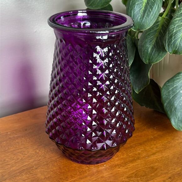 Purple Diamond Art Deco Textured Glass Vase! - Picture 3 of 5